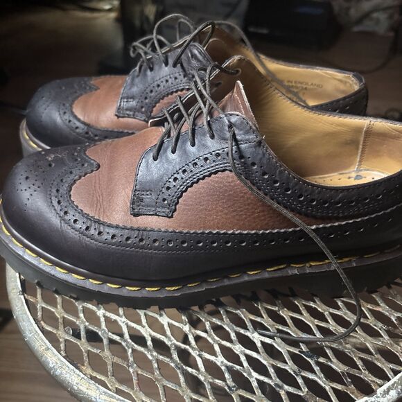 Dr. Martens Wingtip Black Gold Brogue 3989/34 Size 7 UK Unisex main image 7